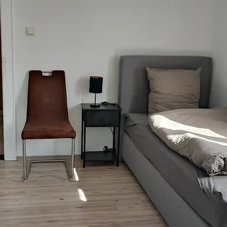 Apartmán Grosse Monteurwohnung Andre Bei Wuerzburg Bis 6 Personen Mit Eigenen Gratis Parklaetzen Und Grill Und Wlan 3x Schlafzimmer - Nur Einzelbetten Veitshöchheim
