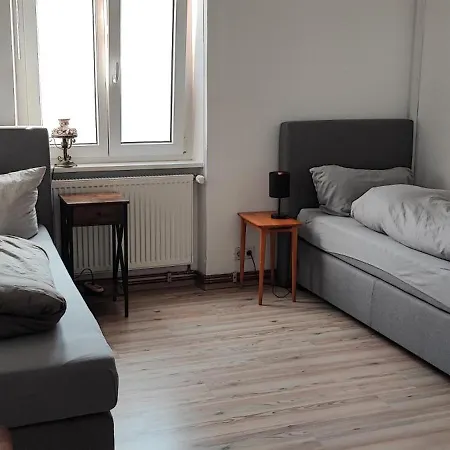 Apartmán Grosse Monteurwohnung Andre Bei Wuerzburg Bis 6 Personen Mit Eigenen Gratis Parklaetzen Und Grill Und Wlan 3x Schlafzimmer - Nur Einzelbetten Veitshöchheim