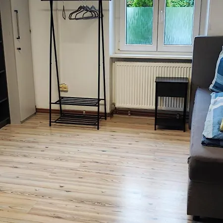 Apartmán Grosse Monteurwohnung Andre Bei Wuerzburg Bis 6 Personen Mit Eigenen Gratis Parklaetzen Und Grill Und Wlan 3x Schlafzimmer - Nur Einzelbetten Veitshöchheim