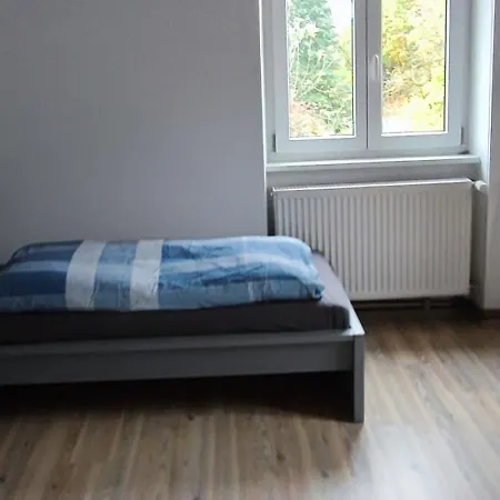 Apartmán Grosse Monteurwohnung Andre Bei Wuerzburg Bis 6 Personen Mit Eigenen Gratis Parklaetzen Und Grill Und Wlan 3x Schlafzimmer - Nur Einzelbetten *