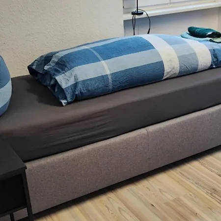 Apartmán Grosse Monteurwohnung Andre Bei Wuerzburg Bis 6 Personen Mit Eigenen Gratis Parklaetzen Und Grill Und Wlan 3x Schlafzimmer - Nur Einzelbetten Veitshöchheim