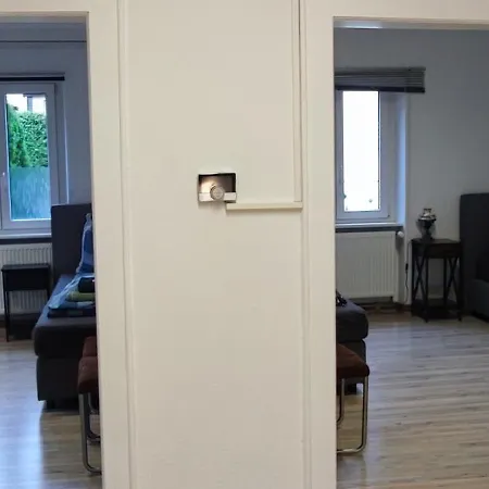 Grosse Monteurwohnung Andre Bei Wuerzburg Bis 6 Personen Mit Eigenen Gratis Parklaetzen Und Grill Und Wlan 3x Schlafzimmer - Nur Einzelbetten