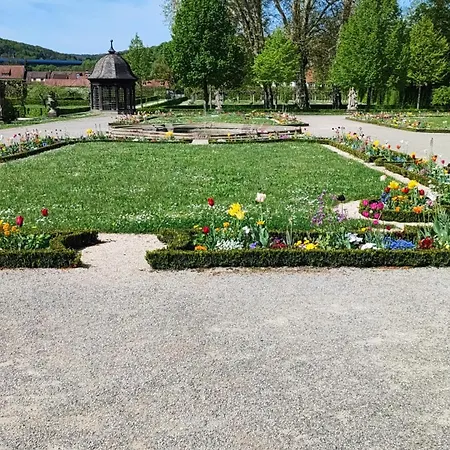 Grosse Monteurwohnung Andre Bei Wuerzburg Bis 6 Personen Mit Eigenen Gratis Parklaetzen Und Grill Und Wlan 3x Schlafzimmer - Nur Einzelbetten Apartmán