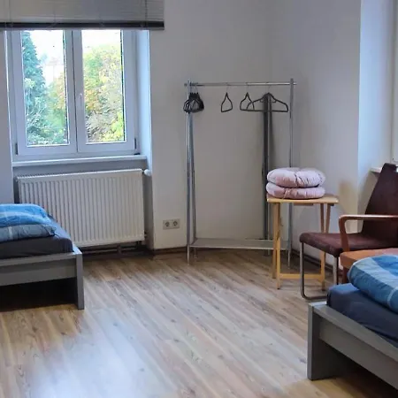 Grosse Monteurwohnung Andre Bei Wuerzburg Bis 6 Personen Mit Eigenen Gratis Parklaetzen Und Grill Und Wlan 3x Schlafzimmer - Nur Einzelbetten Lejlighed