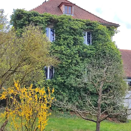 Grosse Monteurwohnung Andre Bei Wuerzburg Bis 6 Personen Mit Eigenen Gratis Parklaetzen Und Grill Und Wlan 3x Schlafzimmer - Nur Einzelbetten Lejlighed Veitshöchheim