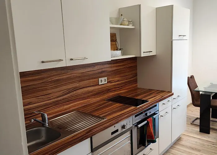 Monteurwohnung Bei Würzburg Bis 6 Personen Mit Gratis Parklätzen Und Grill Und Wlan 3x Schlafzimmer Und Grill Apartment Veitshöchheim