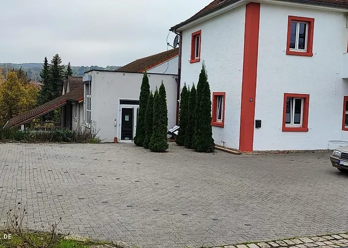 Monteurwohnung Bei Würzburg Bis 6 Personen Mit Gratis Parklätzen Und Grill Und Wlan 3x Schlafzimmer Und Grill Veitshöchheim